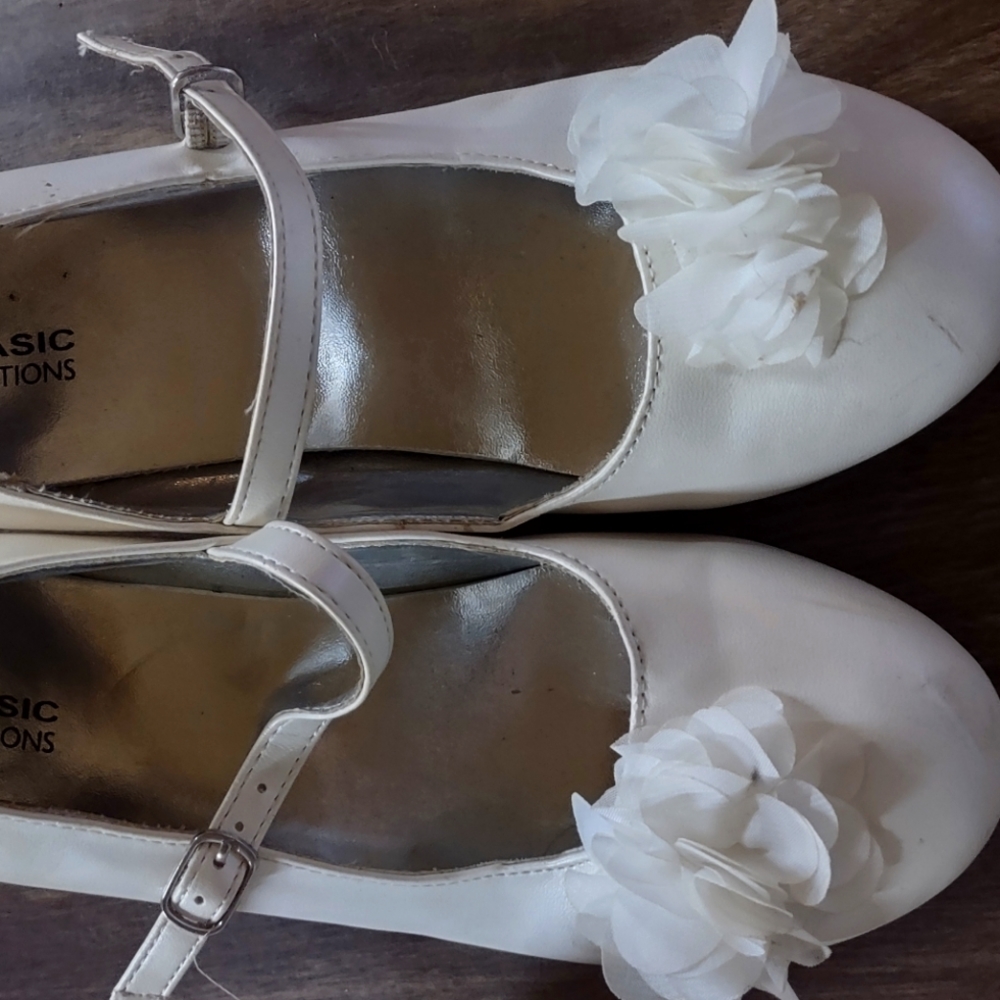 Girls dress shoes size 4m